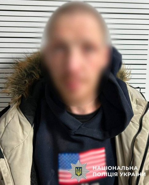 
 У Києві чоловік погрожував гранатою під час пограбування магазину: чим все завершилося
 