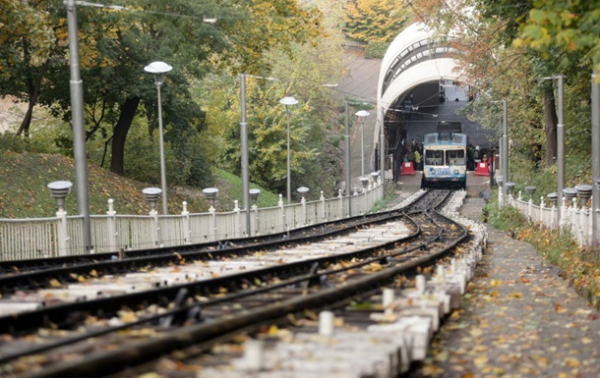 Київський фунікулер відновив роботу Київський фунікулер відновив роботу