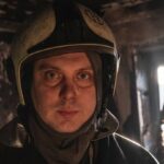 Гасив полум'я, яке охопило його дім: квартира столичного рятувальника ДСНС згоріла внаслідок обстрілу РФ