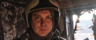 Гасив полум'я, яке охопило його дім: квартира столичного рятувальника ДСНС згоріла внаслідок обстрілу РФ