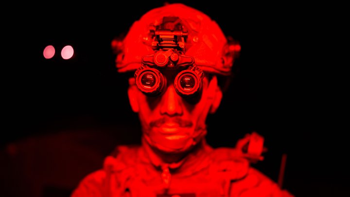 "Люди, завдяки яким з'являється світло": у Києві відкриється спільна виставка ДТЕК і фотографів Ліберових