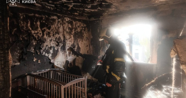 
 Гасив власну квартиру: історія рятувальника з Києва, чий дім знищив дрон Росії
 