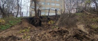 "Результат системних проблем міста": мешканці Печерського узвозу після аварії на водогоні бояться масштабного зсуву