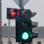 Червоний хрест на світлофорі: що означає новий сигнал у Києві