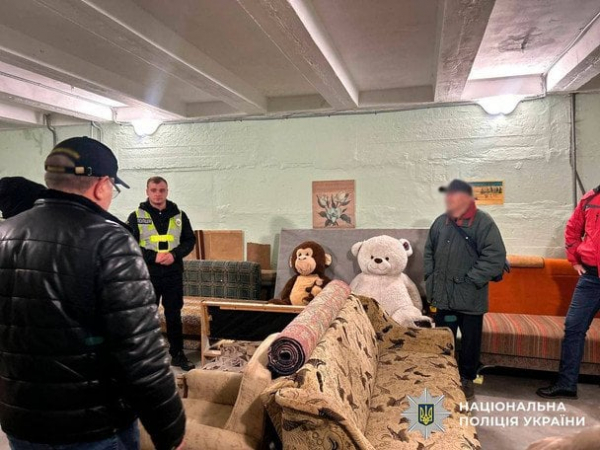 
 Блокування входу до укриття у Києві: поліція роз'яснила інцидент
 