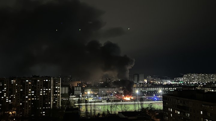 У столичній Оболоні палають гаражі