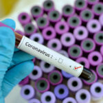 Викликає втрату голосу: лікарка попередила про новий штам коронавірусу