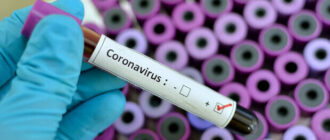 Викликає втрату голосу: лікарка попередила про новий штам коронавірусу