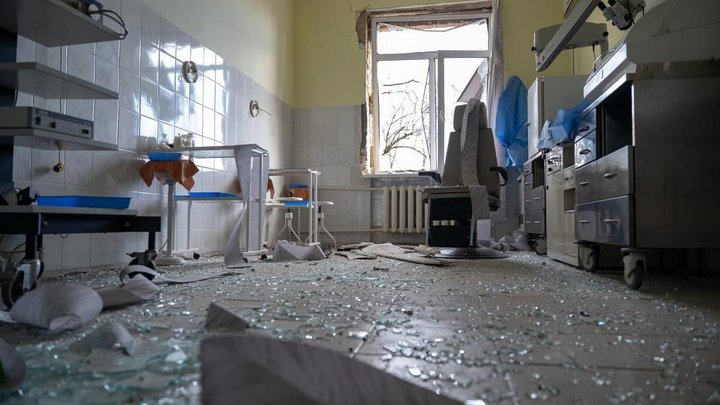 Гасив полум'я, яке охопило його дім: квартира столичного рятувальника ДСНС згоріла внаслідок обстрілу РФ