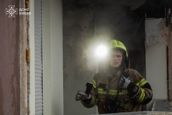 
 Вибух і масштабна пожежа в Києві: рятувальники назвали причину (фото)
 