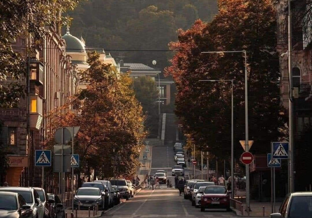 Тихие уголки города: 5 парков и скверов Киева для маленького перерыва – фото: https://pin.it/3unJ7OmQO