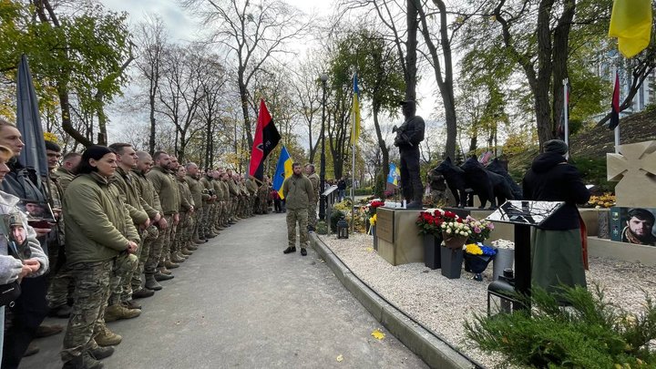 "Черговий день пам'яті": побратими зібрались на Аскольдовій могилі на 30-річчя "Да Вінчі"