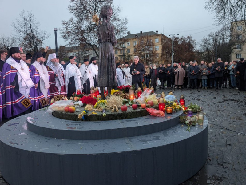 "Пам'ять — одна з великих частин суверенітету". У Києві пройшов вшанували жертв голодомору
