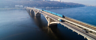 У Києві частково перекриють міст Метро: що відомо