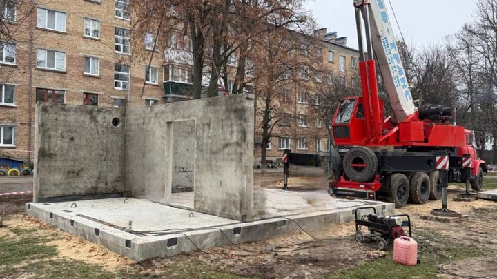 У Борисполі встановлюють перші наземні укриття