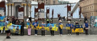 "Голос тиші": на Майдані Незалежності відбулася акція родин полонених та безвісти зниклих військових