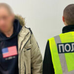 У Києві чоловік погрожував гранатою під час пограбування магазину: чим все завершилося