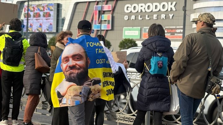 "Це наш біль і наш крик душі": під Верховною Радою відбулася акція родин полонених та безвісти зниклих військових