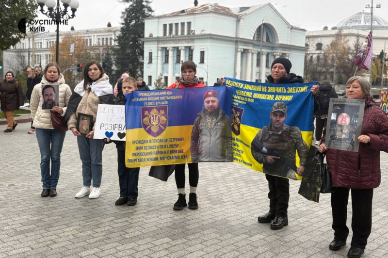 "Наші ще не вдома": у Києві відбулася мирна хода на підтримку полонених та зниклих безвісти