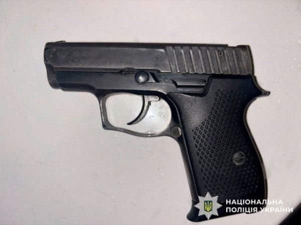 
 Нетверезий водій влаштував ДТП і стрілянину в Києві: подробиці
 