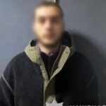 У Києві затримали наркокур’єра з колбами канабісу