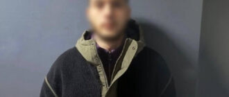 У Києві затримали наркокур’єра з колбами канабісу