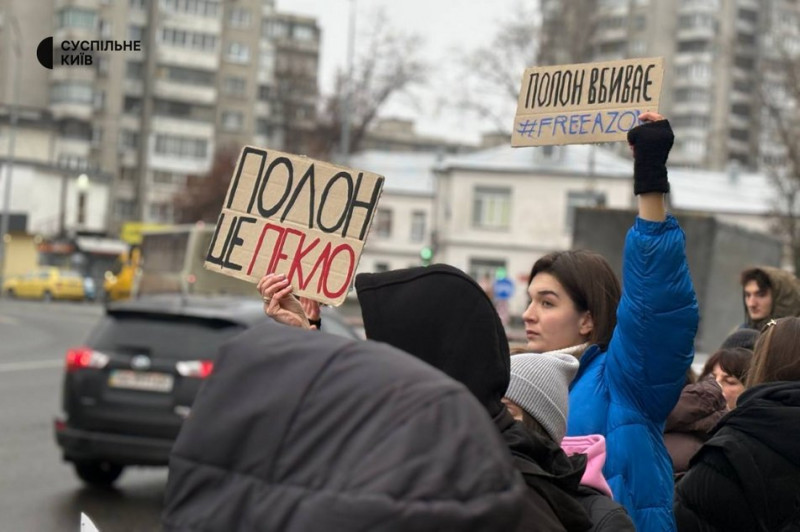 "Вірю в диво": рідні полонених та зниклих військових вийшли на акцію в Києві