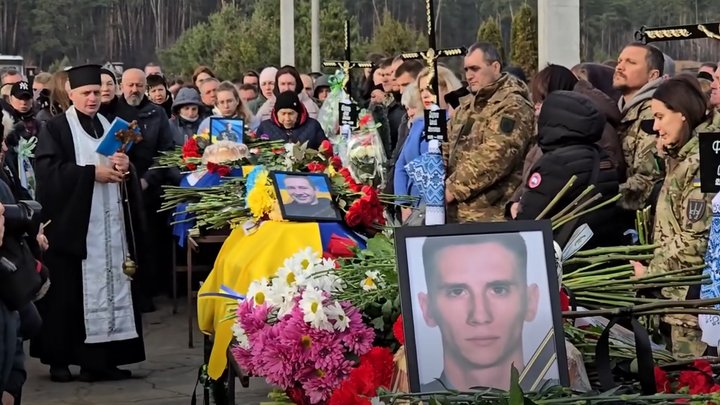 Росіяни вбили їх в Гостомельському аеропорту: в Ірпені поховали трьох молодих добровольців