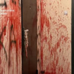 Облив двері колишньої дівчини кров’ю: у Києві суд виніс вирок чоловіку