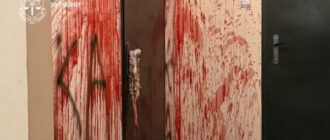 Облив двері колишньої дівчини кров’ю: у Києві суд виніс вирок чоловіку