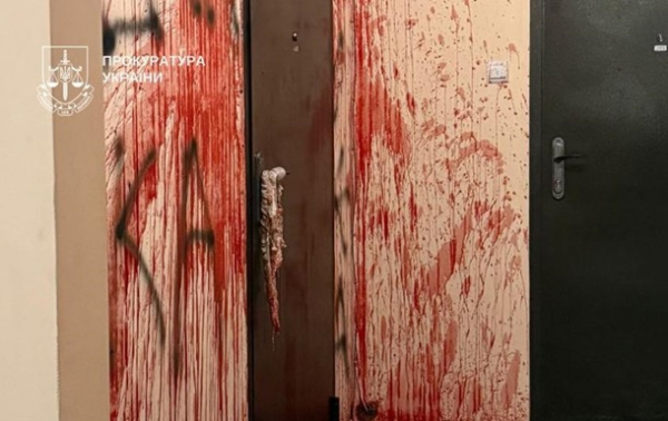 Облив двері колишньої дівчини кров’ю: у Києві суд виніс вирок чоловіку Облив двері колишньої дівчини кров’ю: у Києві суд виніс вирок чоловіку