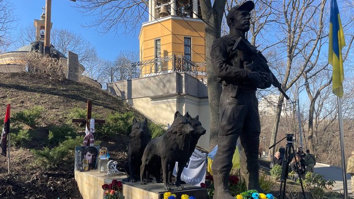 "Черговий день пам'яті": побратими зібрались на Аскольдовій могилі на 30-річчя "Да Вінчі"