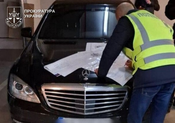 Вистежували оселі забезпечених містян: у Києві судитимуть банду квартирних крадіїв
Вистежували оселі забезпечених містян: у Києві судитимуть банду квартирних крадіїв