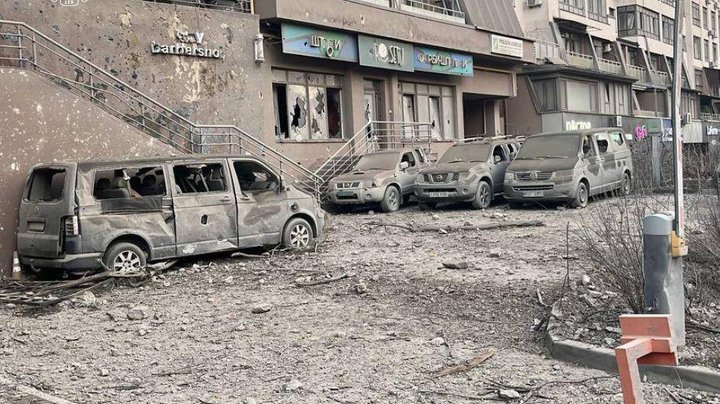 Падіння з висоти, отруєння продуктами горіння, поранення склом: кілька киян після атаки РФ знаходяться у лікарні