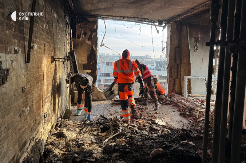 Іноземці допомагають прибирати: як виглядає ЖК "Централ Парк" після атаки на Київ