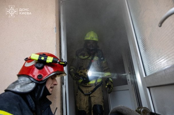 
 Вибух і масштабна пожежа в Києві: рятувальники назвали причину (фото)
 