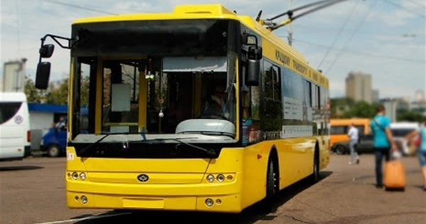 У Києві через відключення світла зупинився електротранспорт: деталі (відео)
У Києві через відключення світла зупинився електротранспорт: деталі (відео)