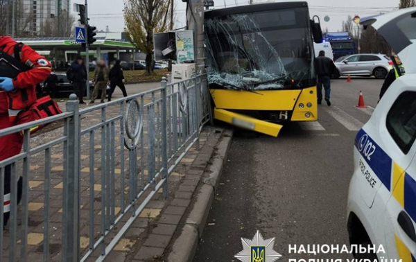 В ДТП у Києві постраждали п’ятеро людей В ДТП у Києві постраждали п’ятеро людей