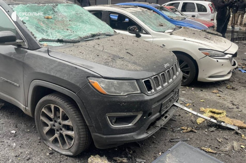 "Не встигли відчинити двері, як уже приліт": мешканці Солом'янського району про нічну атаку РФ