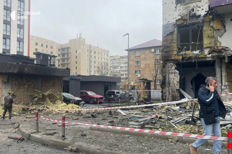 "Не встигли відчинити двері, як уже приліт": мешканці Солом'янського району про нічну атаку РФ