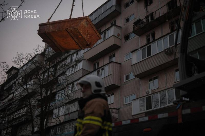 У Деснянському районі завершили рятувальні роботи після обстрілу Києва 14 листопада