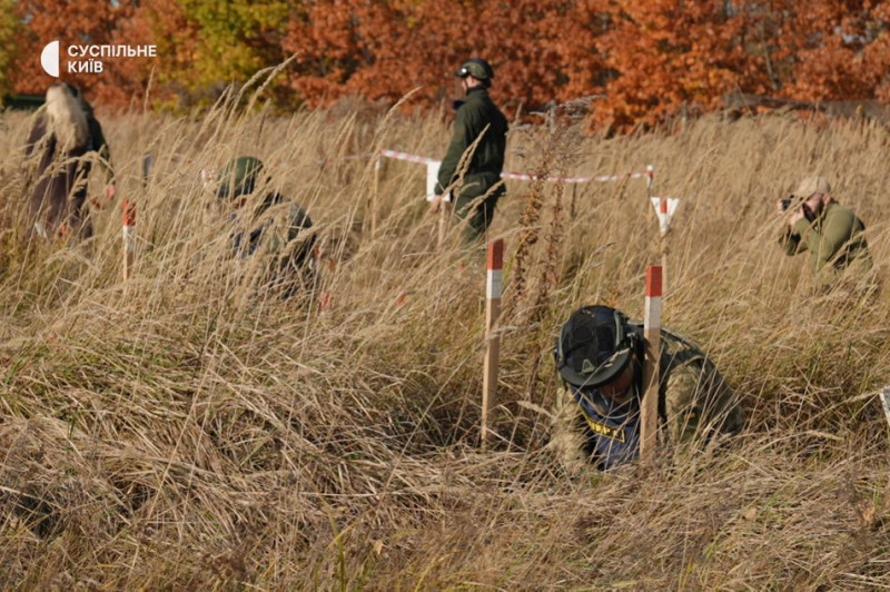 "На навчаннях зірвав розтяжку". Як ветерани опановують гуманітарне розмінування в Києві