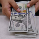 У Києві начальник відділення поліції зник з арештованими коштами