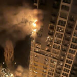 У Києві влучання уламків у будинки, є поранені