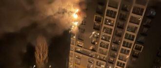 У Києві влучання уламків у будинки, є поранені