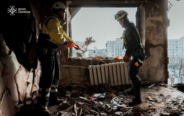 У Києві знову зросло число жертв російської атаки У Києві знову зросло число жертв російської атаки