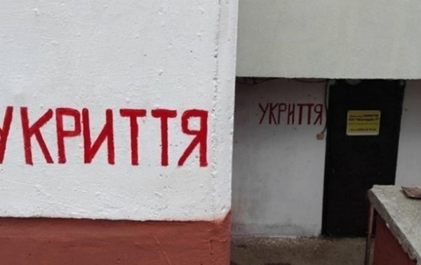 Під час атаки на Київ жінку з дитиною не пустили до укриття