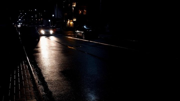 За якими графіками вимикатимуть світло в Києві та області 4 грудня