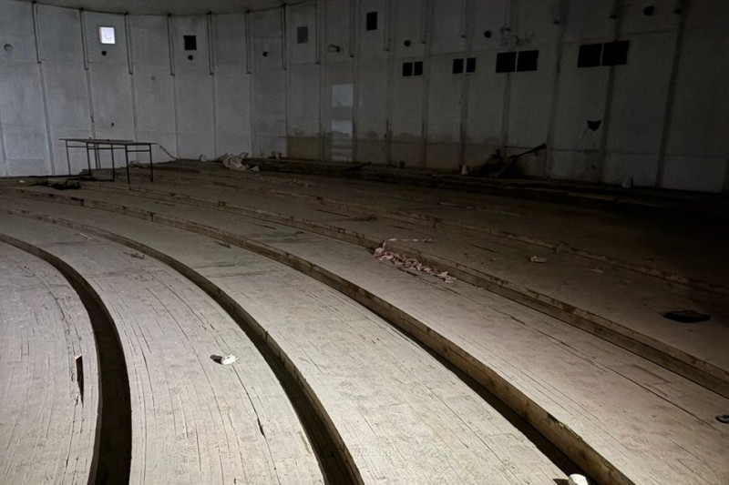 Як зараз виглядає "Летюча тарілка" в Києві: в будівлі триває реставрація