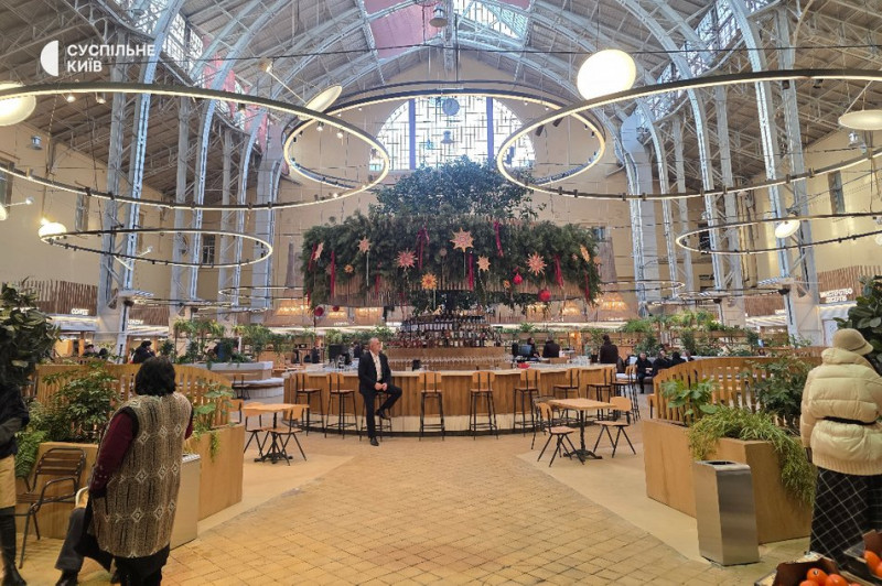 "Схожий на фуд-маркет": у центрі Києва відкрили оновлений Бессарабський ринок